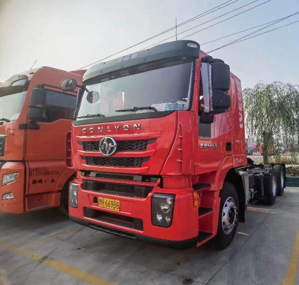 二手红岩杰狮牵引车