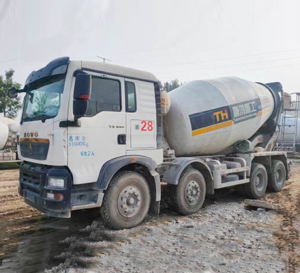 二手豪沃大12方法规车