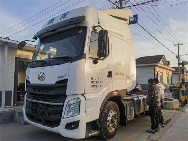 二手乘龙牵引车