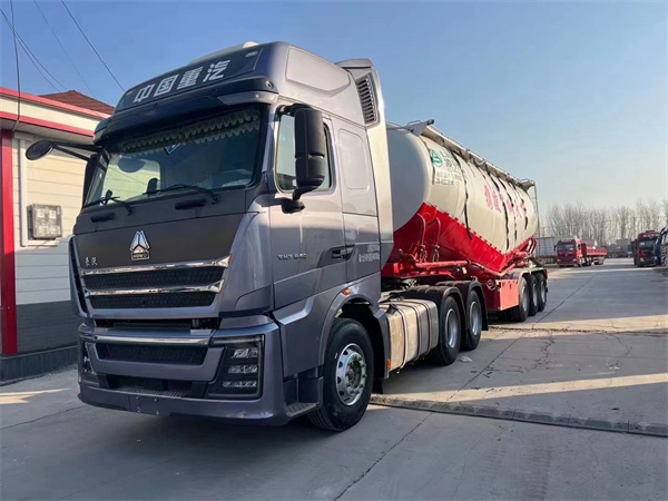 二手豪沃牵引车