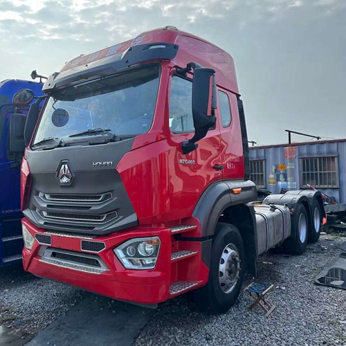 二手重汽浩瀚460马力牵引车