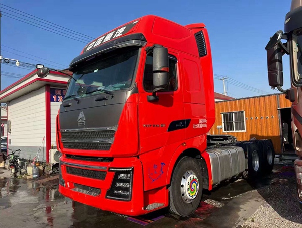 二手豪沃牵引车多少钱