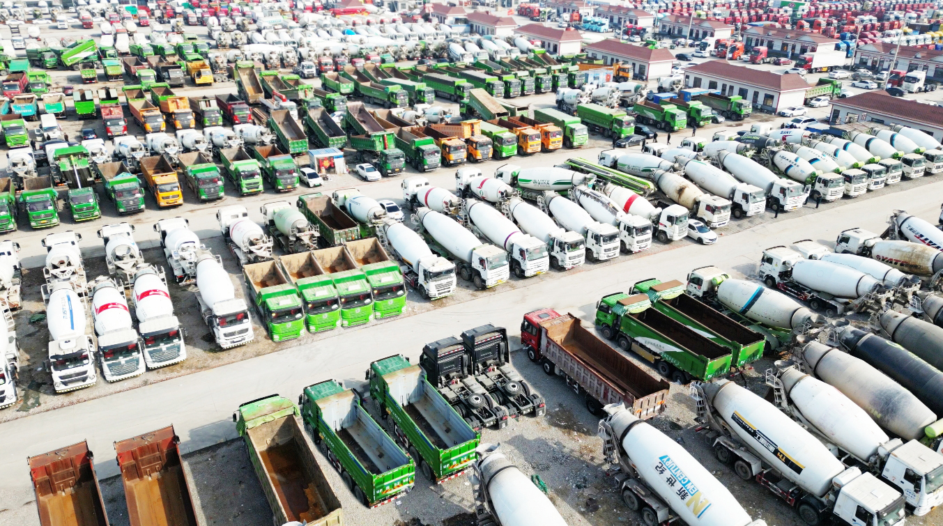 非凡娱乐二手车市场|二手搅拌车实景