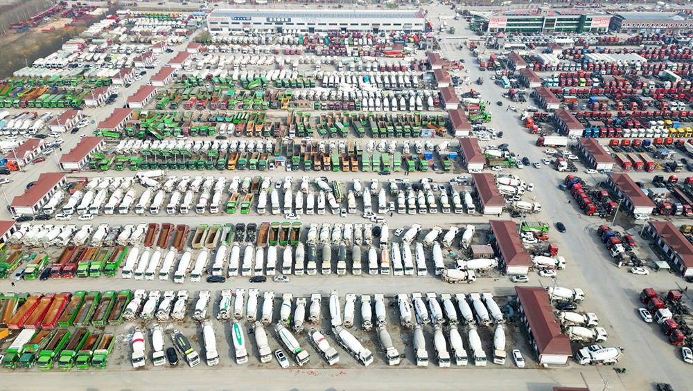 二手牵引车实景|非凡娱乐二手车市场