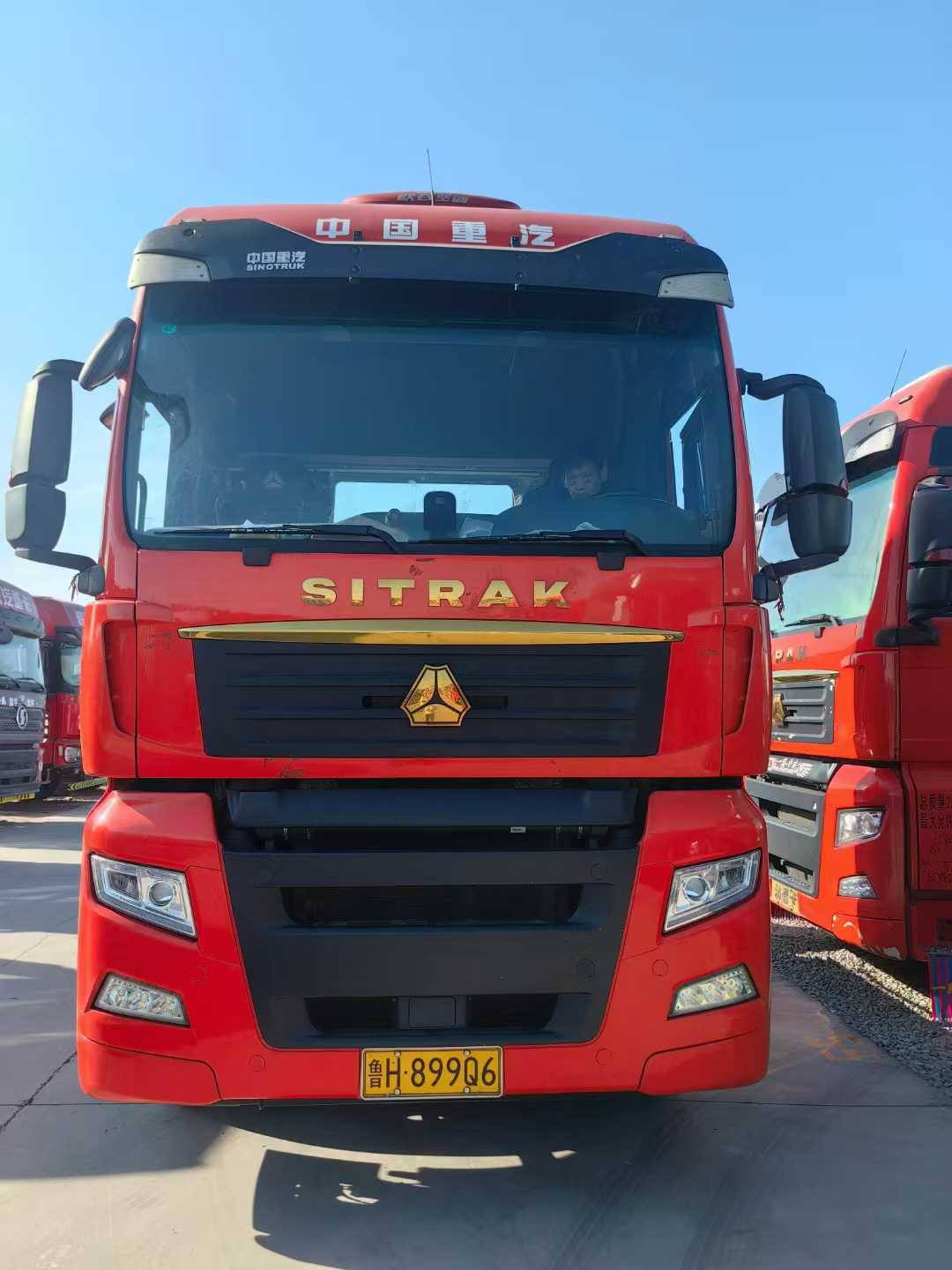 汕德卡570马力二手牵引车