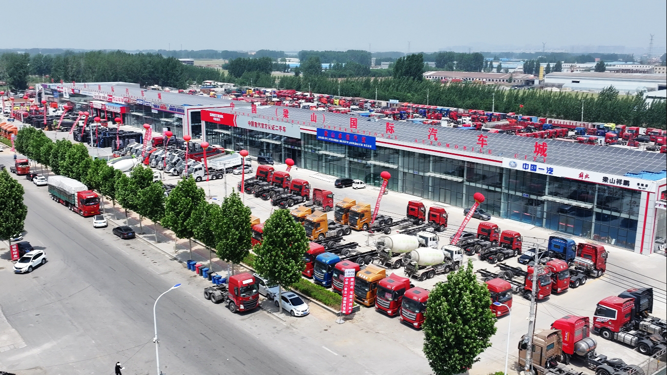 非凡娱乐二手牵引车市场里的老货车情缘：送了一车生活应急物品