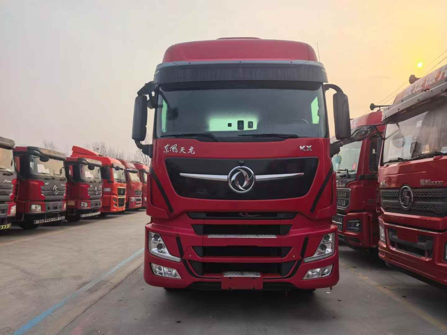 东风天龙旗舰王者600马力二手牵引车